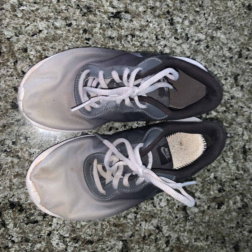 Boys Nike tennis shoes